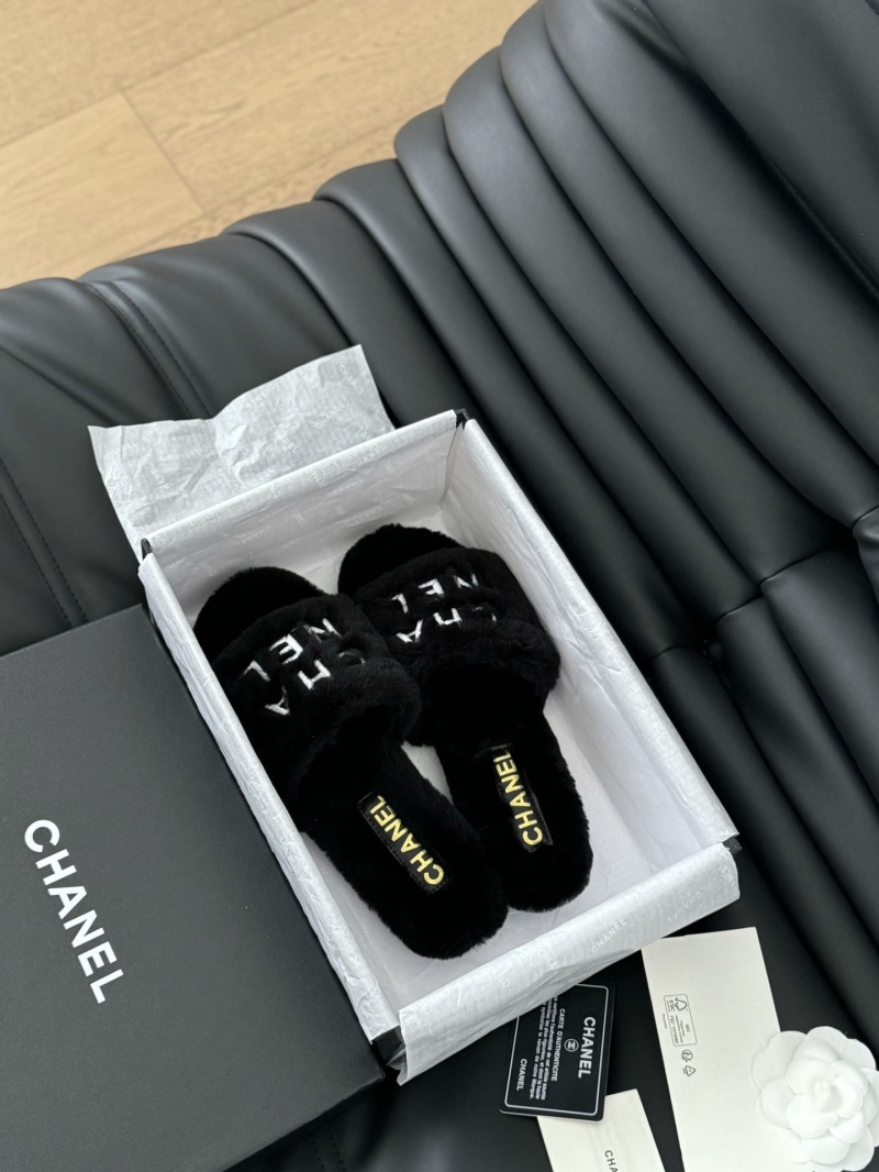 Ch**el slippers